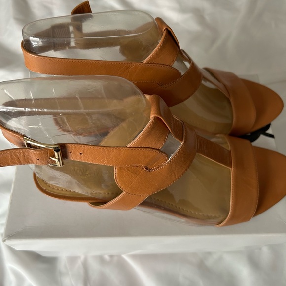 Nine West Natural Colored Sandals, size 10. Slightly used. - Picture 1 of 5